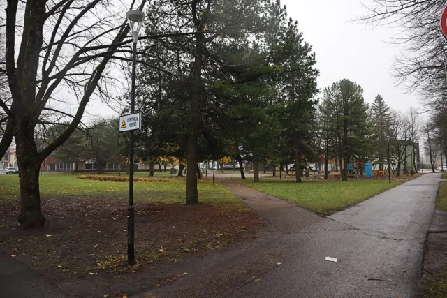 Noorteväljaku park