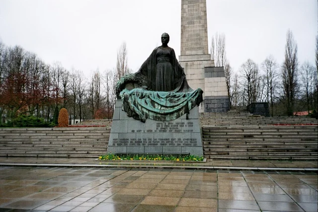 Sowjetisches Ehrenmal Schönholzer Heide