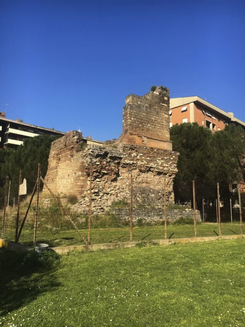 Torre spaccata
