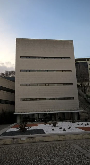 Biblioteca Francisco Pereira de Moura