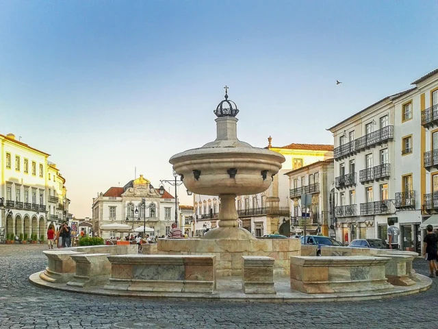 Fonte Henriquina da Praça do Giraldo